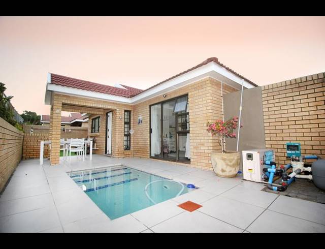 4 BEDROOM HOUSE FOR SALE IN HERSHAM